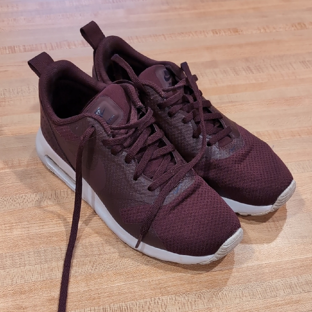Nike Air Max Tavas Maroon Sneakers